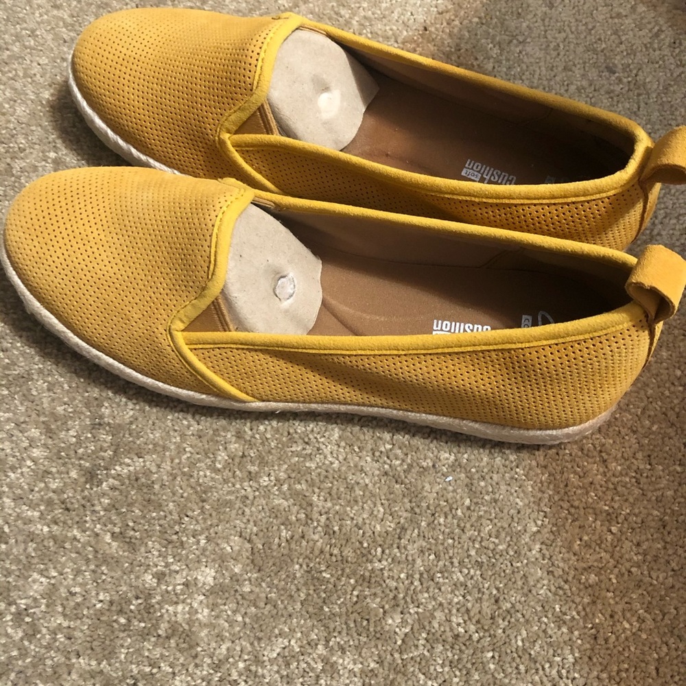 Clarks Slip On💛 - Picture 6 of 8
